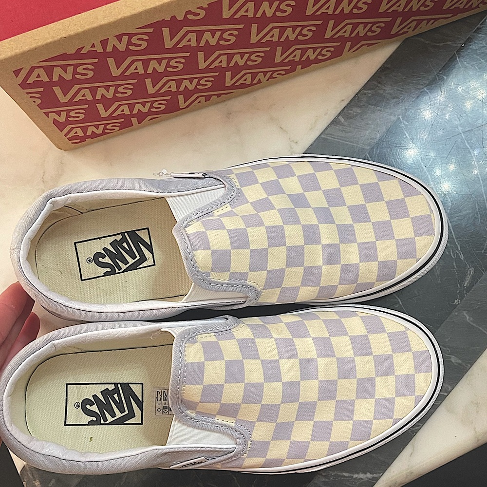 Hello! These cuties are a W/7.5. Never worn. - Picture 5 of 5